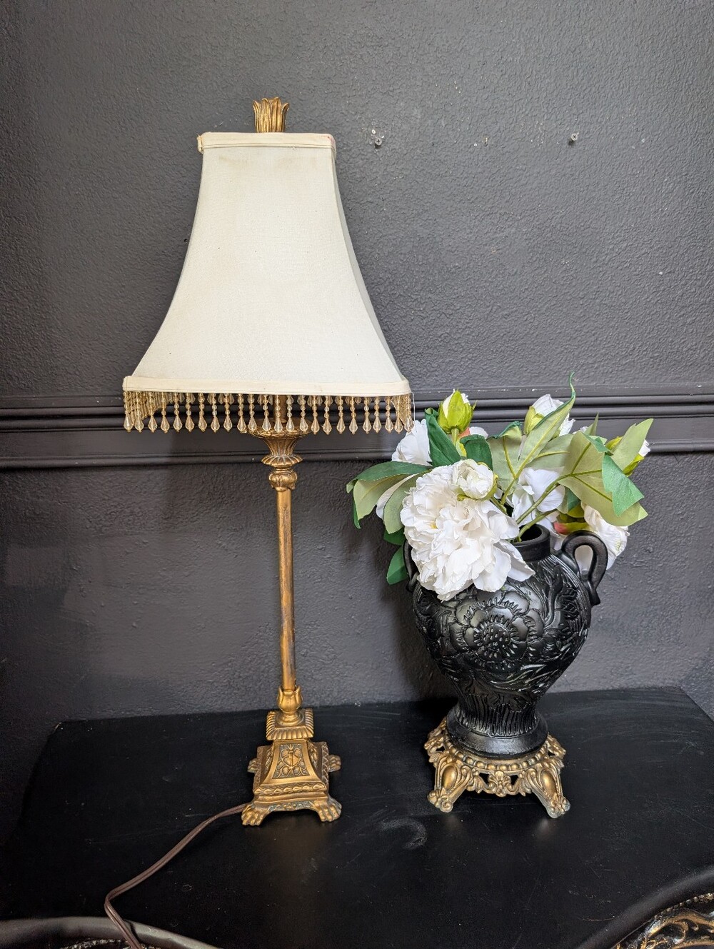 Vintage Hollywood Regency Neoclassical Gold Gilt Table Lamp Paw Foot Base 29”